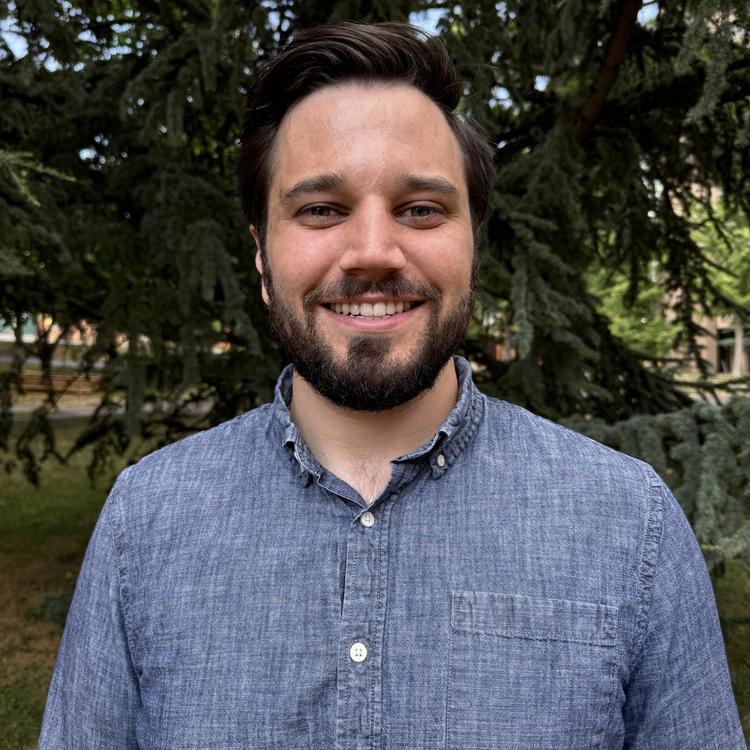 Daniel Headshot