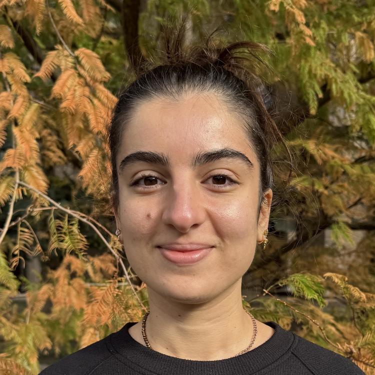 Headshot of Yeliz Sezgin