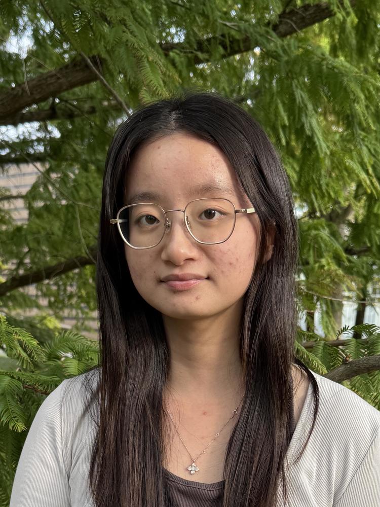 Eileen Zheng Outdoors Headshot