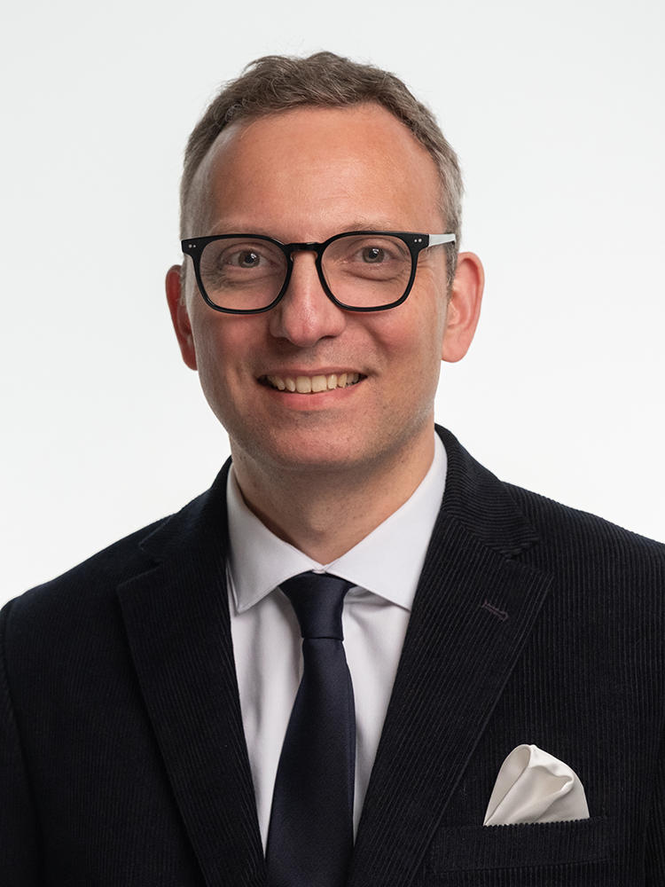 Alexander Ploss Headshot