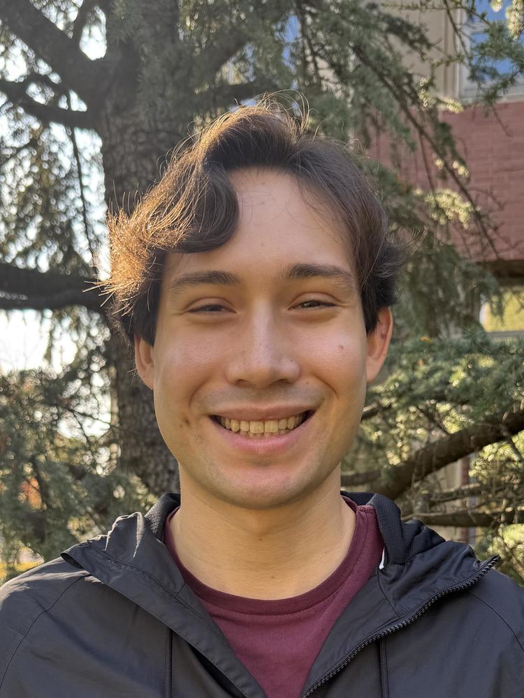 Headshot of Benjamin Alva